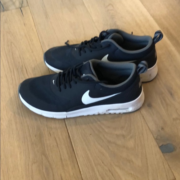 Barely worn Nike’s - Picture 2 of 2